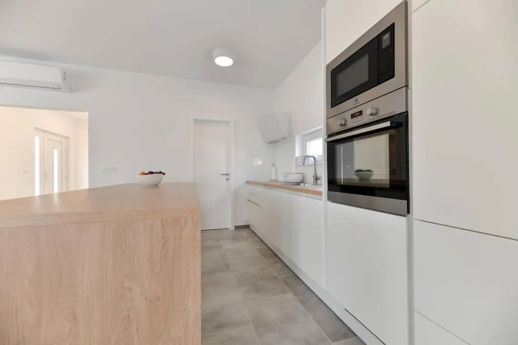 New Villa Buterin With Heated Pool Novigrad
