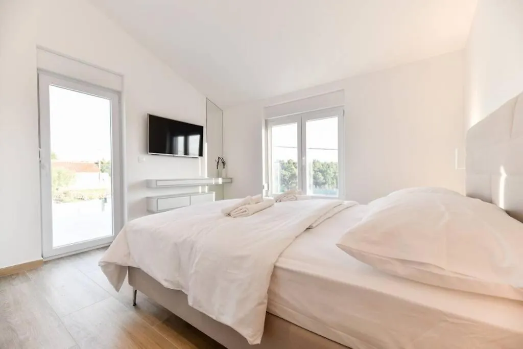 New Villa Buterin With Heated Pool Novigrad